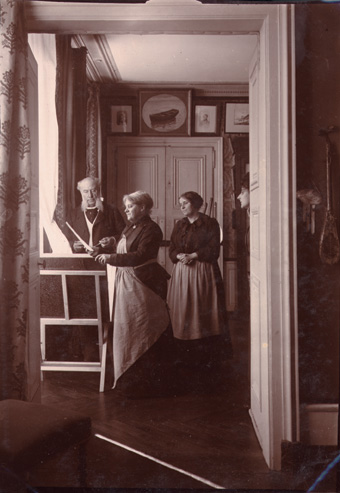 Nannecy - Paulin et Jenny de Vasson (la photographe et ses parents) Issoudun 1899